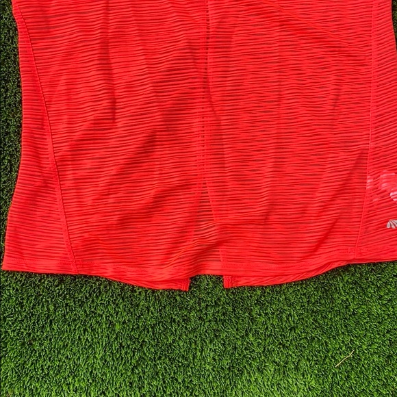 Strappy open slits in back v neck tank top - Picture 5 of 13